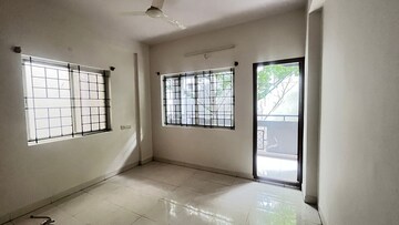 Room in 3 BHK Apartment at Mahaveer Seasons, Hsr Layout – for Rent