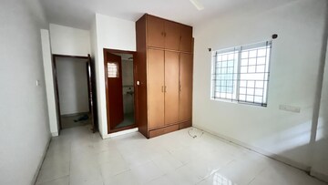 Room in 3 BHK Apartment at Mahaveer Seasons, Hsr Layout – for Rent