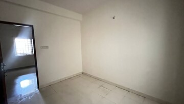 Room in 3 BHK Apartment at Mahaveer Seasons, Hsr Layout – for Rent