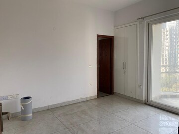 Room in 3 BHK Apartment at Ajnara Grand Heritage, Sector 74 – for Rent