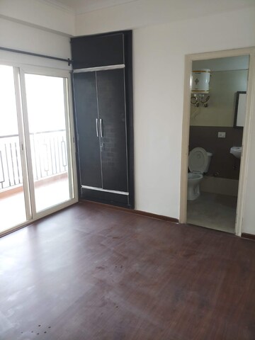 Room in 4 BHK Apartment at Antriksh Golf View, Sector 78 – for Rent