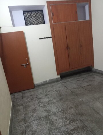 Room in 2 BHK Independent House at Jankipuram – for Rent