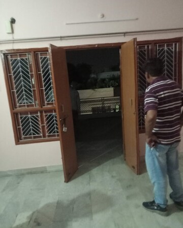 Parking in 2 BHK Independent House at Jankipuram – for Rent
