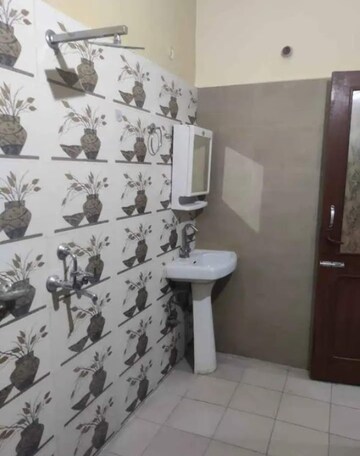 Bathroom in 1 BHK Villa at Aliganj – for Rent