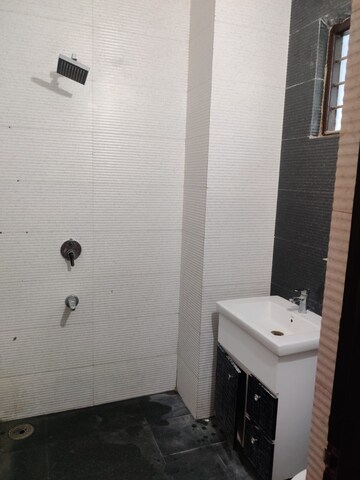 Bathroom in 3 BHK Builder Floor at Sunshine Enclave, Vip Road – for Rent
