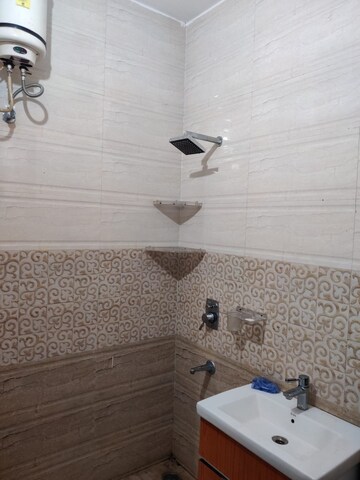 Bathroom in 3 BHK Builder Floor at Sunshine Enclave, Vip Road – for Rent