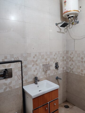Bathroom in 3 BHK Builder Floor at Sunshine Enclave, Vip Road – for Rent