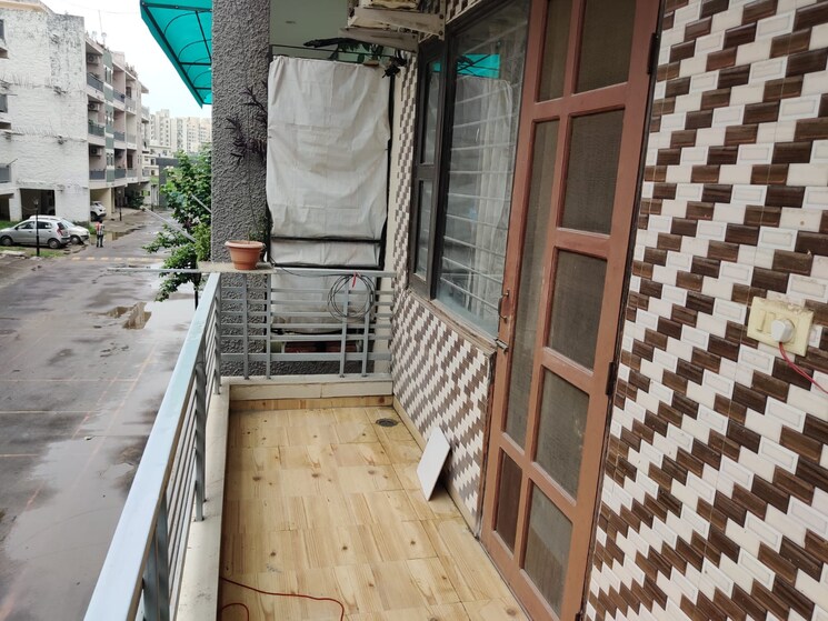 Balcony, sunshine-enclave 3 Bedroom 1400 Sq.Ft. Builder Floor In Vip Road Zirakpur 8739022