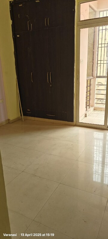 Room in 2 BHK Apartment at Supertech Cape Town, Sector 74 – for Rent