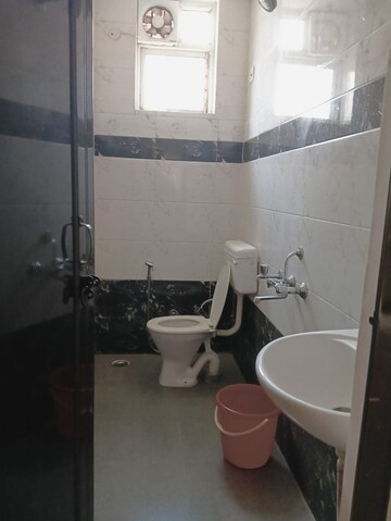 Master Bedroom in 2.5 BHK Builder Floor at New Ashok Nagar – for Rent