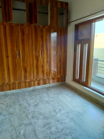 1 RK Independent House For Rent in Sector 19