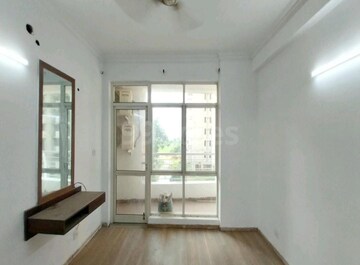 Room in 3 BHK Apartment at Unitech Escape, Sector 50 – for Sale