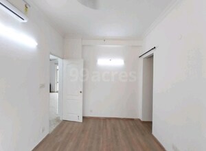 Room in 3 BHK Apartment at Unitech Escape, Sector 50 – for Sale