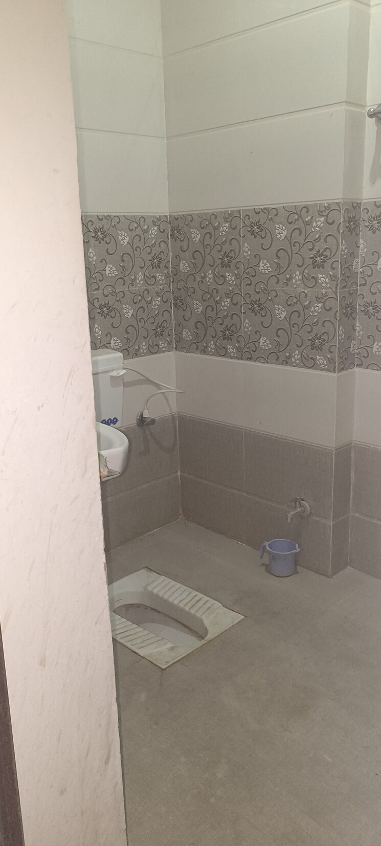 Bathroom, indira nagar 2 Bedroom 800 Sq.Ft. Builder Floor In Indira Nagar Lucknow 8739039