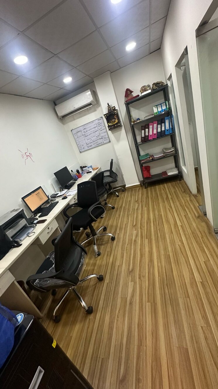 Team Area, sector 63 Commercial Office Space 800 Sq.Ft. In Sector 63 Noida 8739026