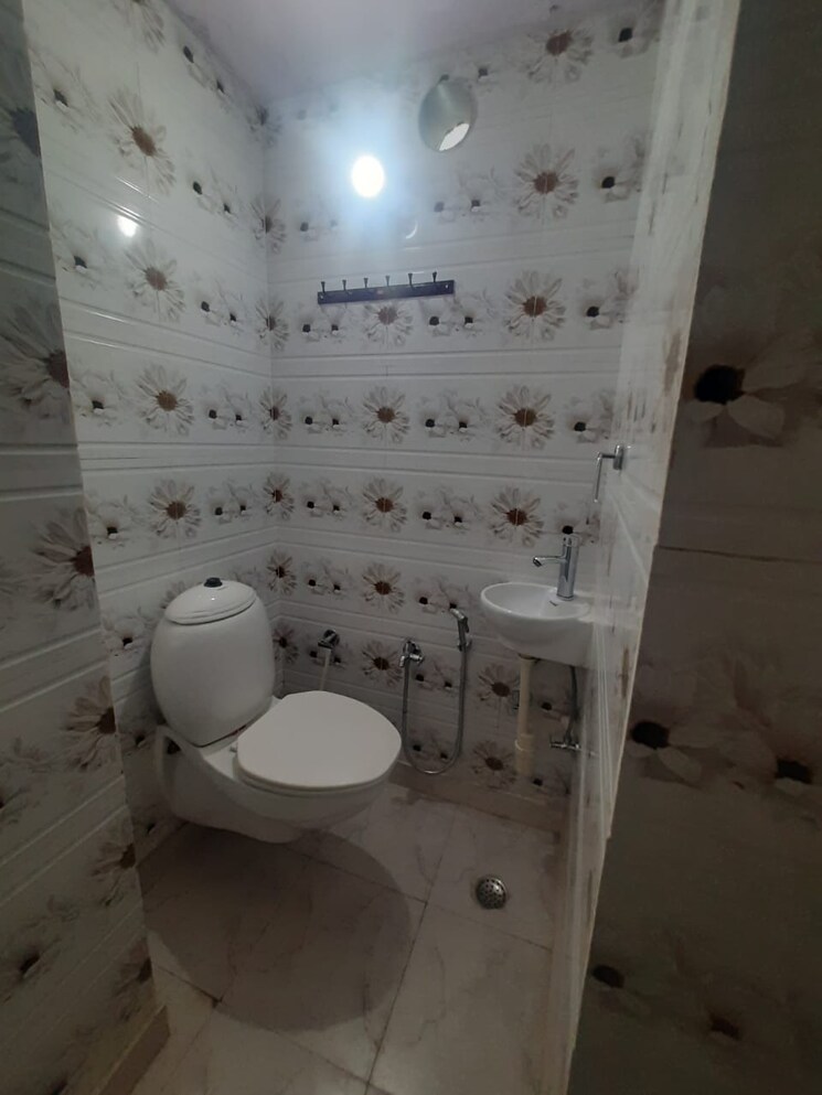 Bathroom, new ashok nagar 2.5 Bedroom 670 Sq.Ft. Builder Floor In New Ashok Nagar Delhi 8739080