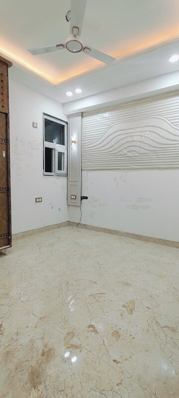 Room in 2.5 BHK Builder Floor at New Ashok Nagar – for Rent