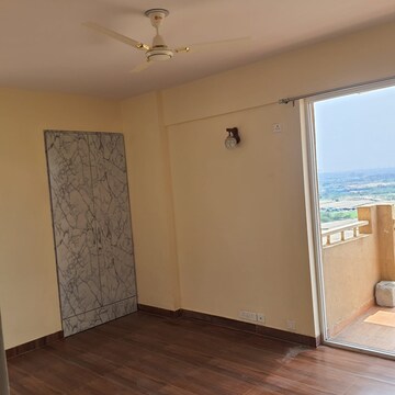 Room in 3 BHK Apartment at Ansal Highland Park, Sector 103 – for Rent