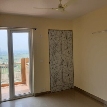 Room in 3 BHK Apartment at Ansal Highland Park, Sector 103 – for Rent