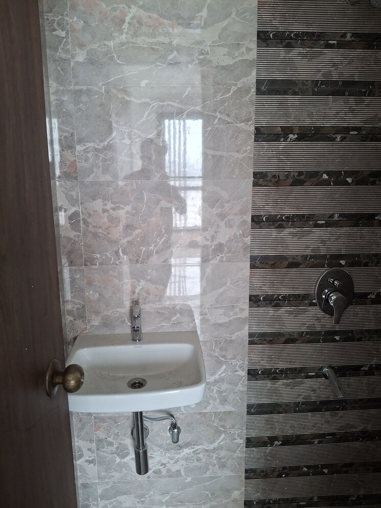 Bathroom, aashna-samadhan 2 Bedroom 650 Sq.Ft. Apartment In Goregaon West Mumbai 8739207