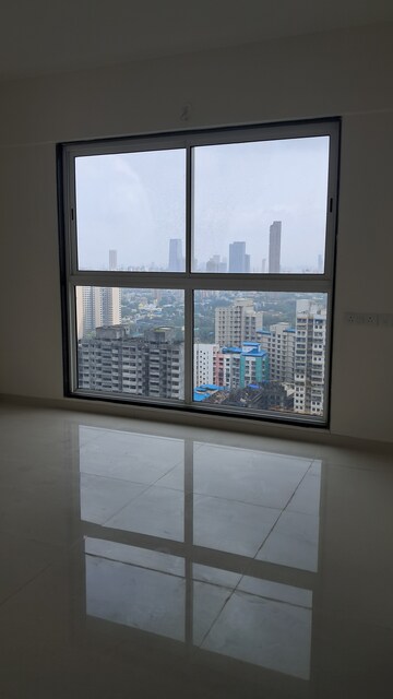 Room in 2 BHK Apartment at Runwal Nirvana, Parel – for Rent