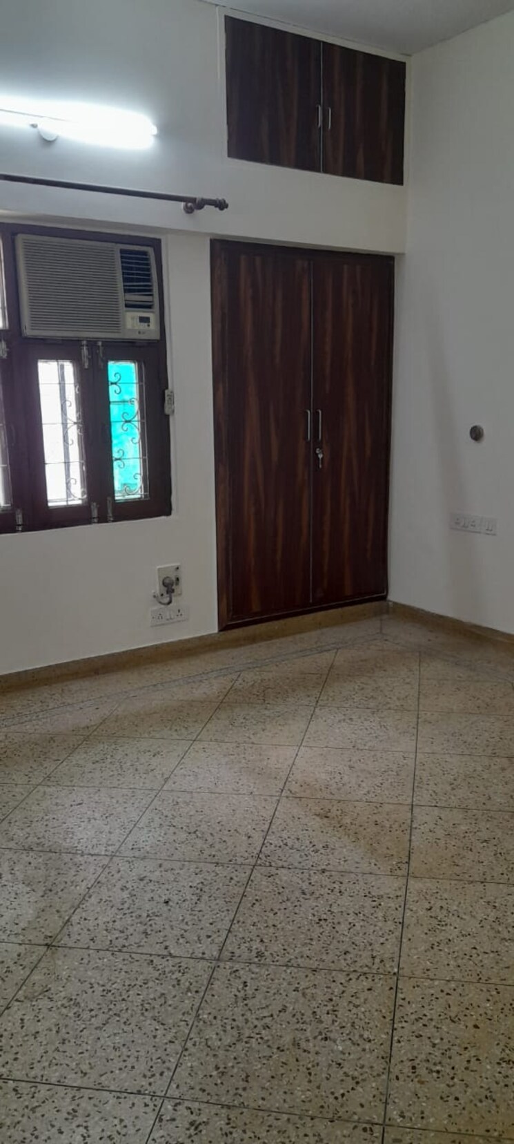 Room, greater kailash ii 3 Bedroom 208 Sq.Yd. Builder Floor In Greater Kailash ii Delhi 8739229