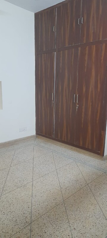 Room in 3 BHK Builder Floor at Greater Kailash ii – for Rent