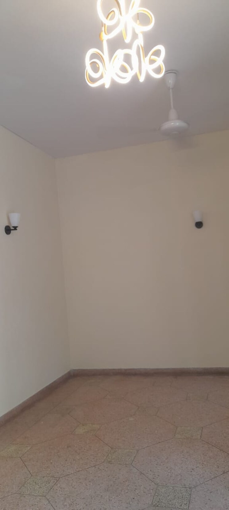 Room, greater kailash ii 3 Bedroom 208 Sq.Yd. Builder Floor In Greater Kailash ii Delhi 8739229