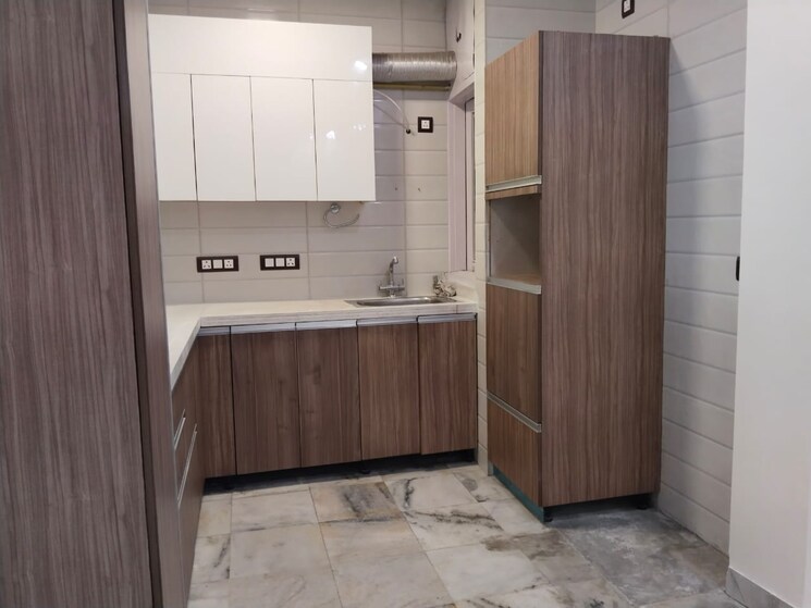 Bathroom, chittaranjan park 2 Bedroom 125 Sq.Yd. Builder Floor In Chittaranjan Park Delhi 8739281