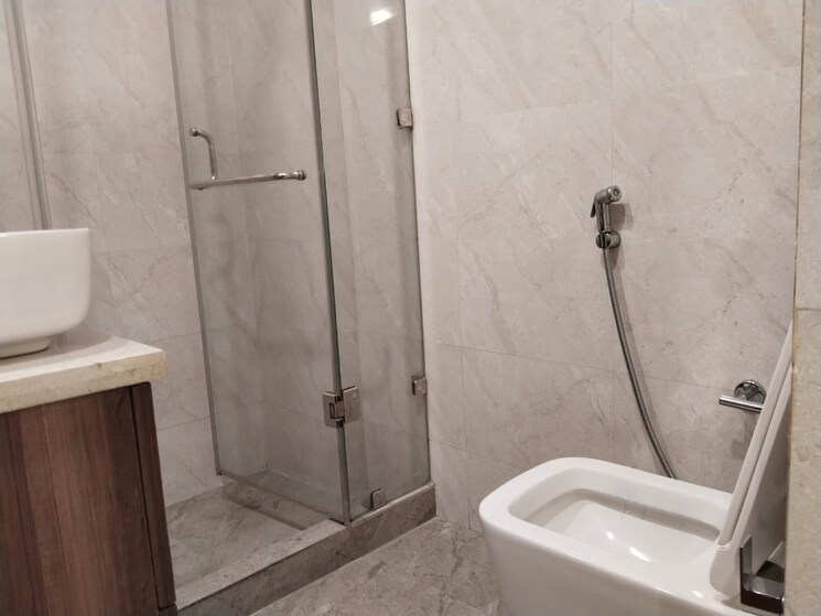 Bathroom, chittaranjan park 2 Bedroom 125 Sq.Yd. Builder Floor In Chittaranjan Park Delhi 8739281