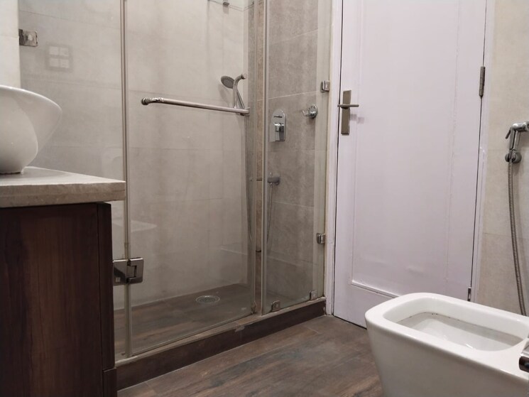 Bathroom, chittaranjan park 2 Bedroom 125 Sq.Yd. Builder Floor In Chittaranjan Park Delhi 8739281