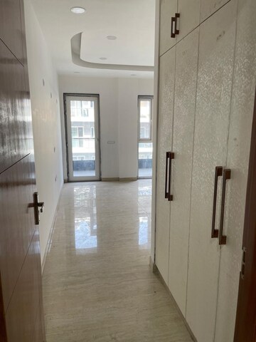 Building Lobby in 3.5 BHK Builder Floor at SS Mayfield Gardens, Sector 51 – for Rent