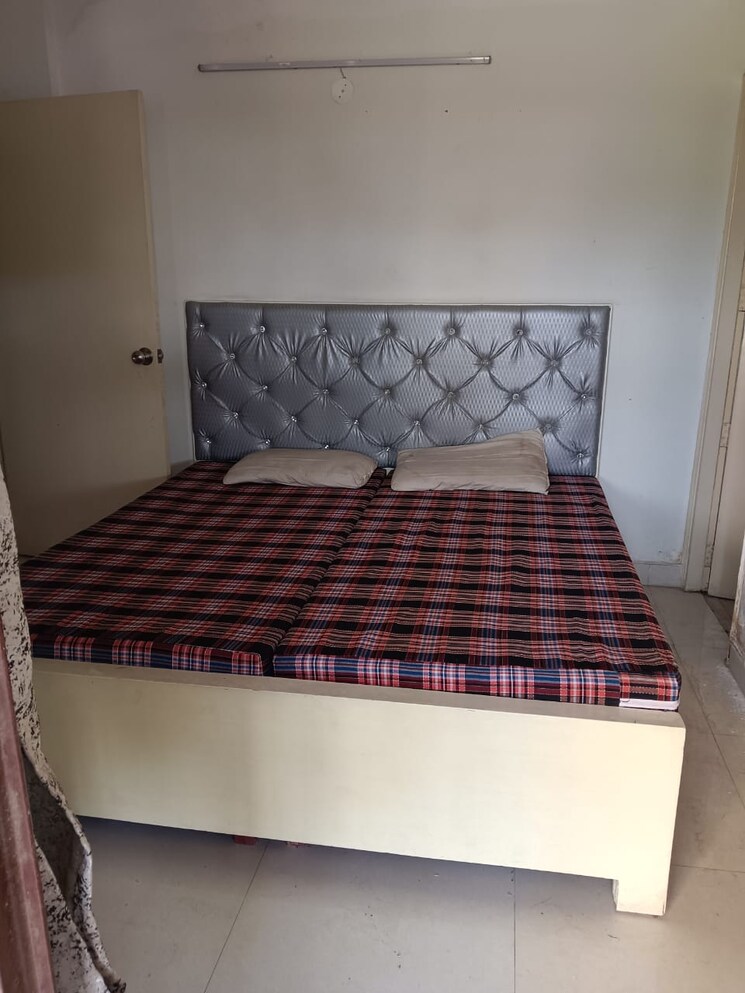 Bedroom, signature-global-synera 3 Bedroom 735 Sq.Ft. Apartment In Sector 81 Gurgaon 8739341