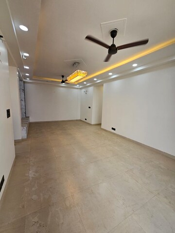 Room in 2 BHK Apartment at Indiabulls Centrum Park, Sector 103 – for Rent