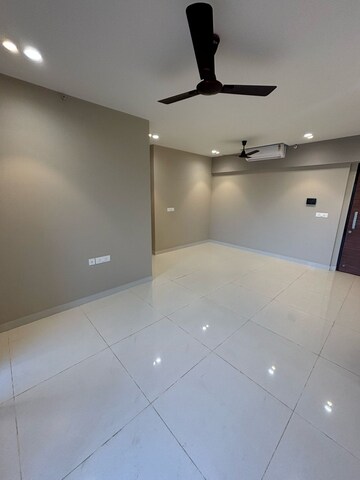 Room in 3 BHK Apartment at Shapoorji Pallonji Epsilon, Kandivali East – for Rent