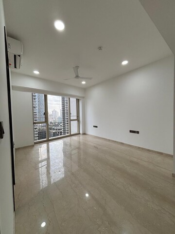 Room in 2 BHK Apartment at Lodha The Park, Worli – for Rent