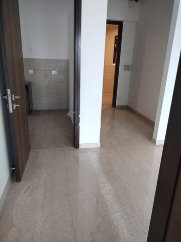 Room in 3 BHK Apartment at Runwal Nirvana, Parel – for Rent