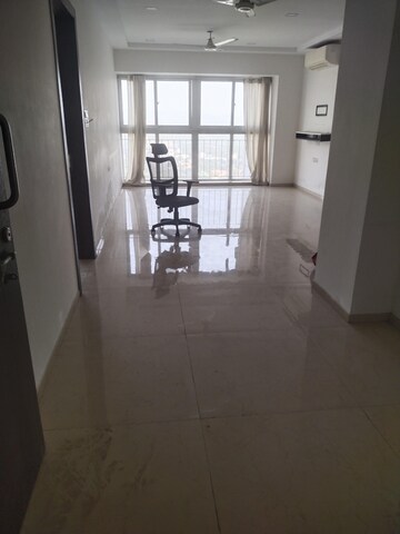Room in 3 BHK Apartment at Runwal Nirvana, Parel – for Rent