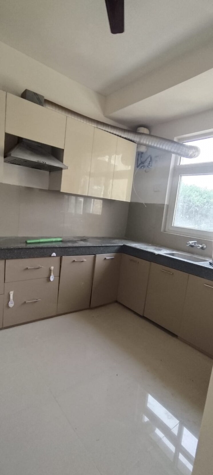 Kitchen, emaar-emerald-floors-premier 3.5 Bedroom 1650 Sq.Ft. Builder Floor In Sector 65 Gurgaon 8739393