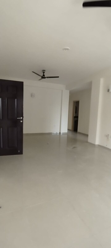 Room in 3.5 BHK Builder Floor at Emaar Emerald Floors Premier, Sector 65 – for Rent