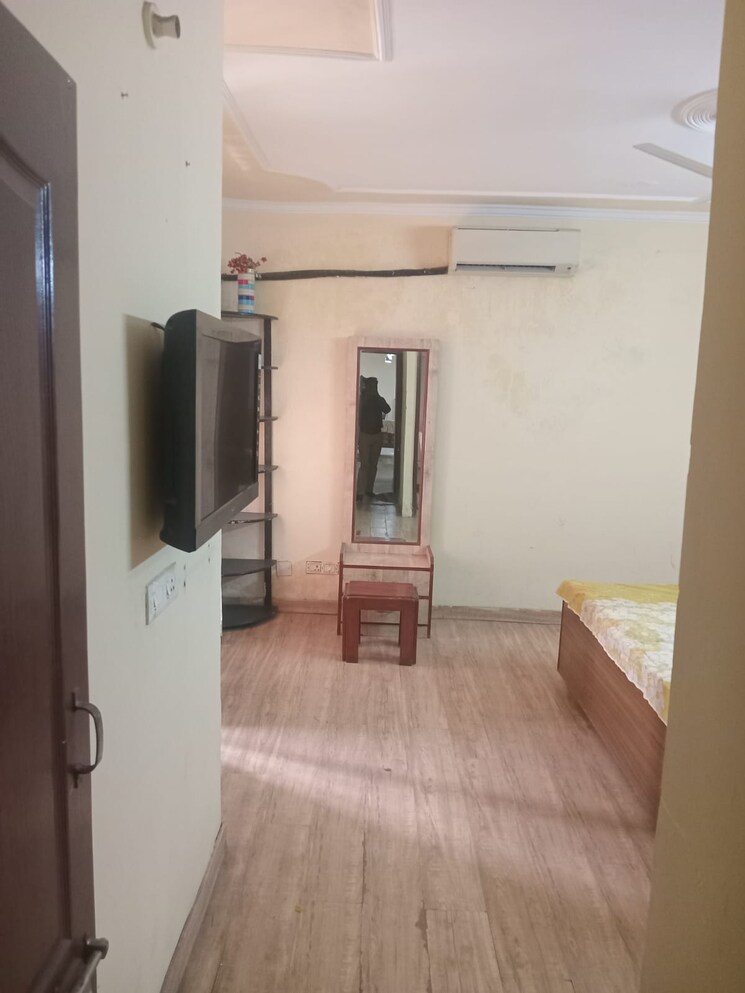 Room, vip road 2 Bedroom 1300 Sq.Ft. Apartment In Vip Road Zirakpur 8739407