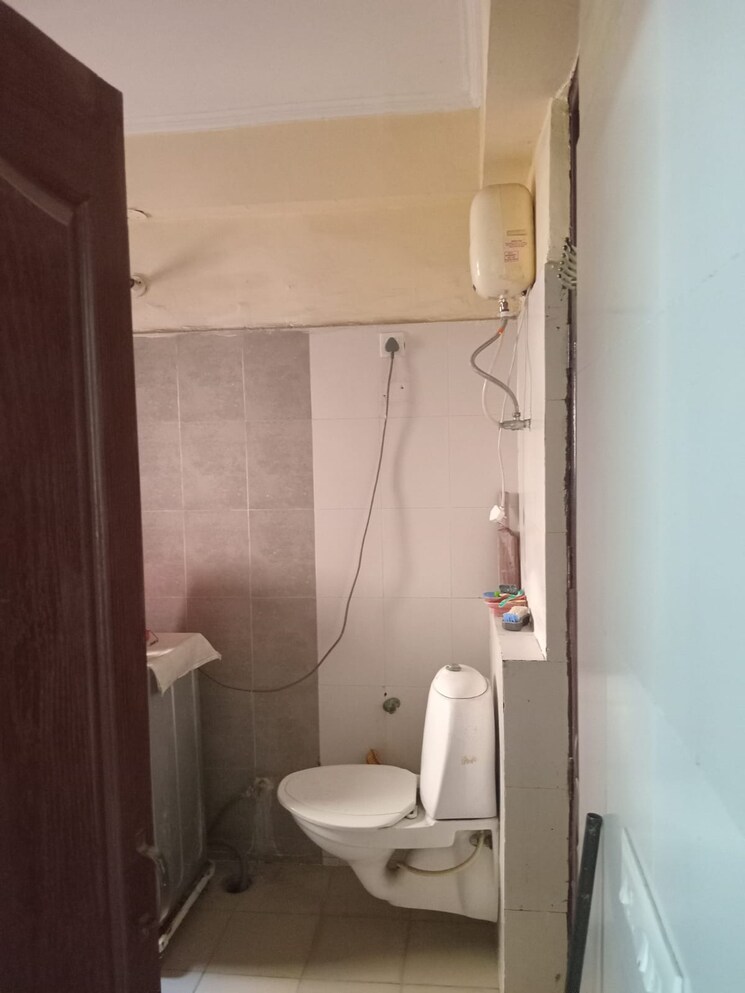 Attached Bathroom, vip road 2 Bedroom 1300 Sq.Ft. Apartment In Vip Road Zirakpur 8739407