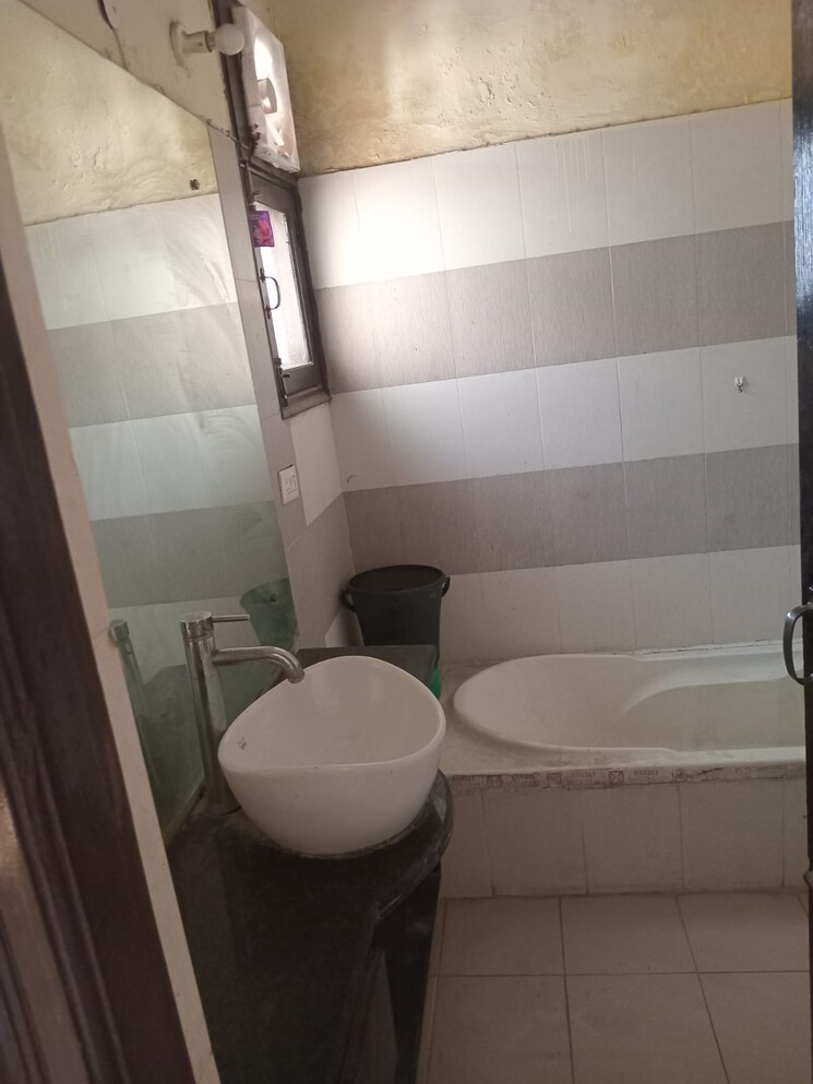 Bathroom, vip road 2 Bedroom 1300 Sq.Ft. Apartment In Vip Road Zirakpur 8739407