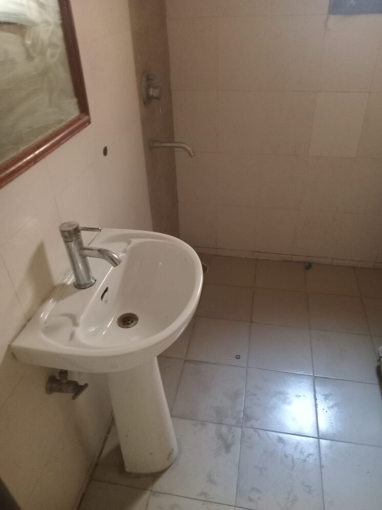 Bathroom, vip road 2 Bedroom 1300 Sq.Ft. Apartment In Vip Road Zirakpur 8739407