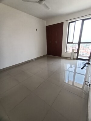 2 BHK Apartment For Sale in Unitech Uniworld Gardens, Sector 47