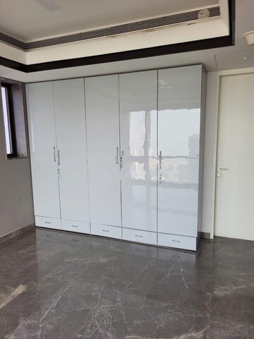 Room in 3 BHK Apartment at Adani Ten BKC, Bandra East – for Rent