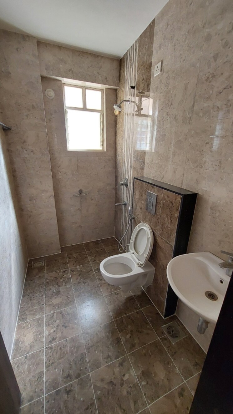 Bathroom, metro-jazz 2 Bedroom 1100 Sq.Ft. Apartment In Baner Pune 8739451