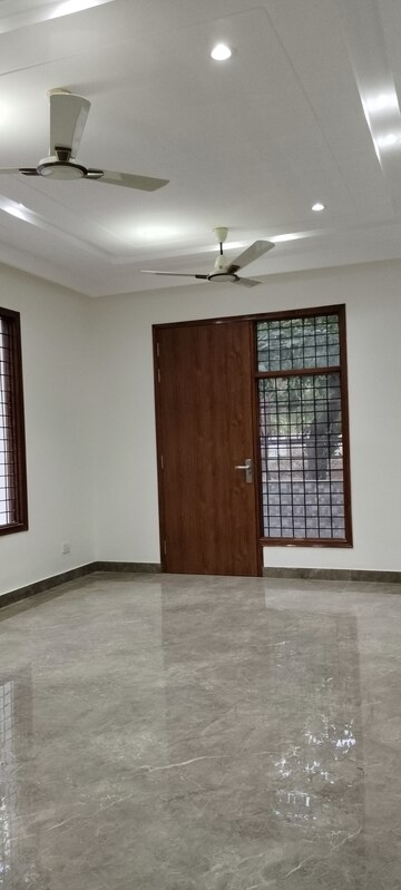 Room in 4 BHK Builder Floor at SS Mayfield Gardens, Sector 51 – for Rent