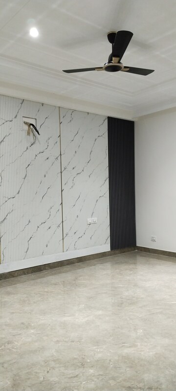 Room in 4 BHK Builder Floor at SS Mayfield Gardens, Sector 51 – for Rent