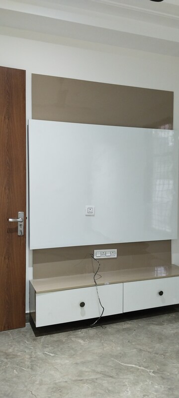 Furnished Amenities in 4 BHK Builder Floor at SS Mayfield Gardens, Sector 51 – for Rent